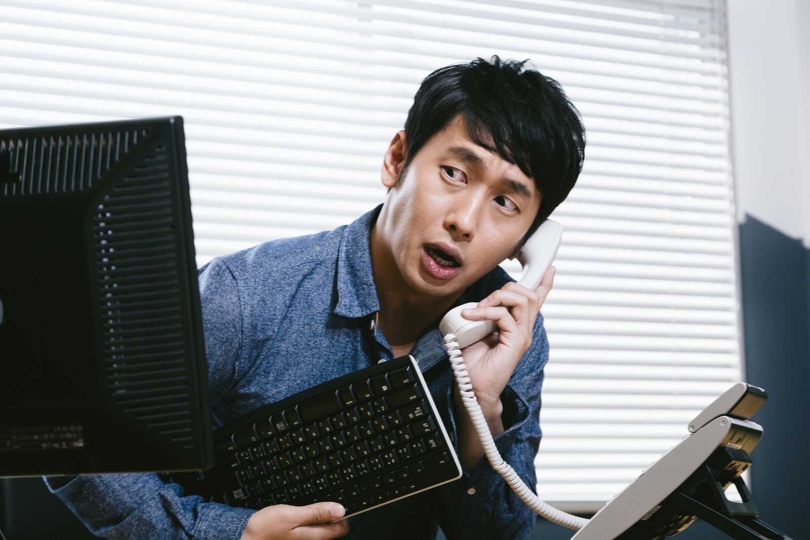 電話するサラリーマン モテない男性がさらにモテなくなってしまう理由