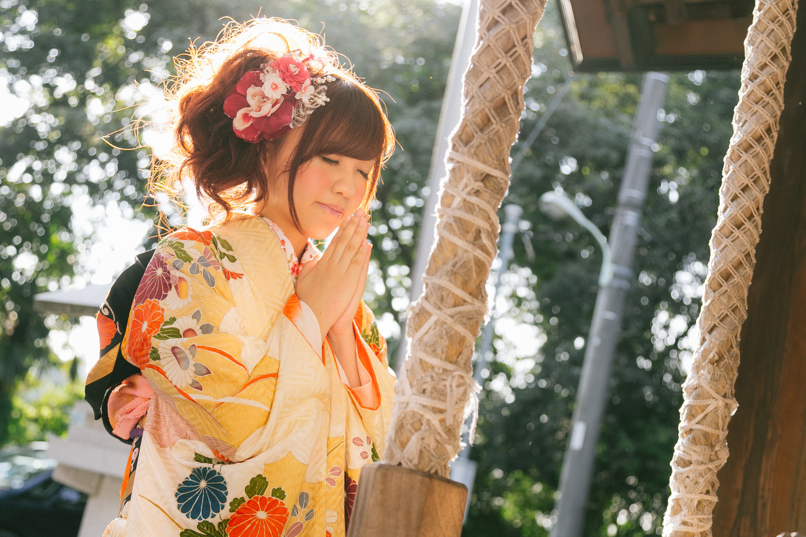 神社でお祈りする美女 女性の「お姫様願望」シンデレラ症候群の女性がモテない理由
