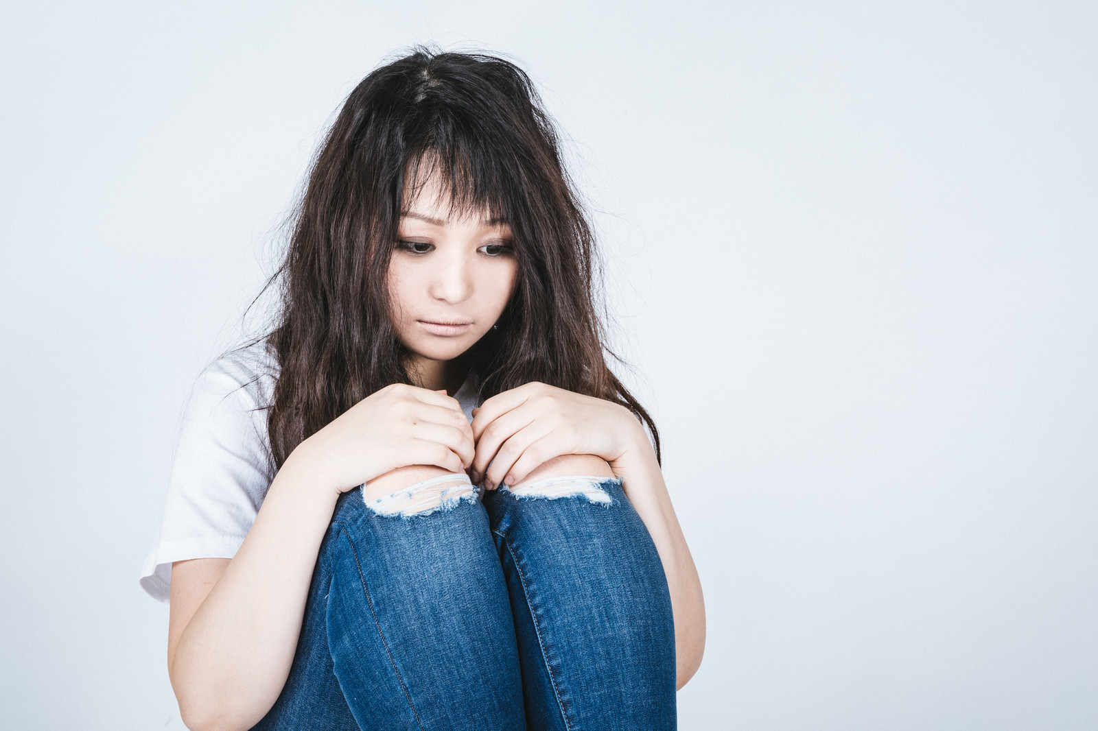 落ち込む女性 落ち込む女性