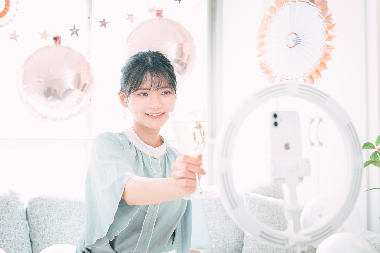 モテる女性 女性の承認欲求を満たして依存させる方法