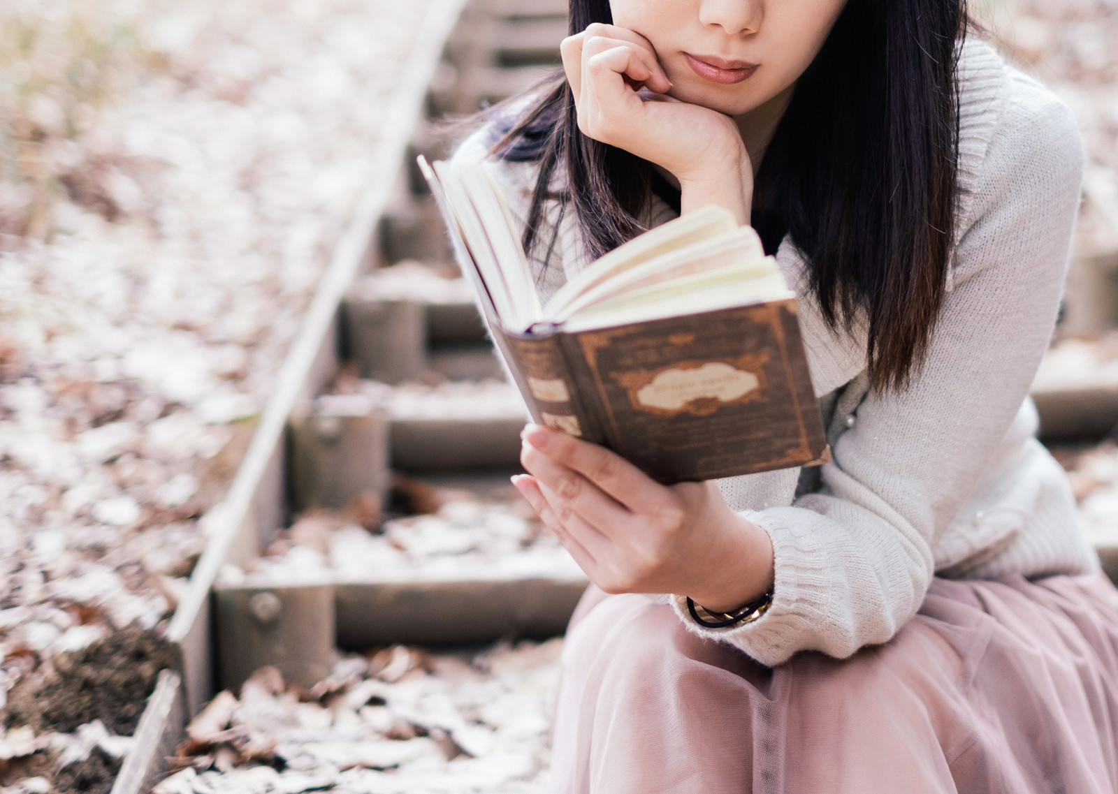 魔性の女の特徴とは?天然系で狙った男を簡単に落とせる