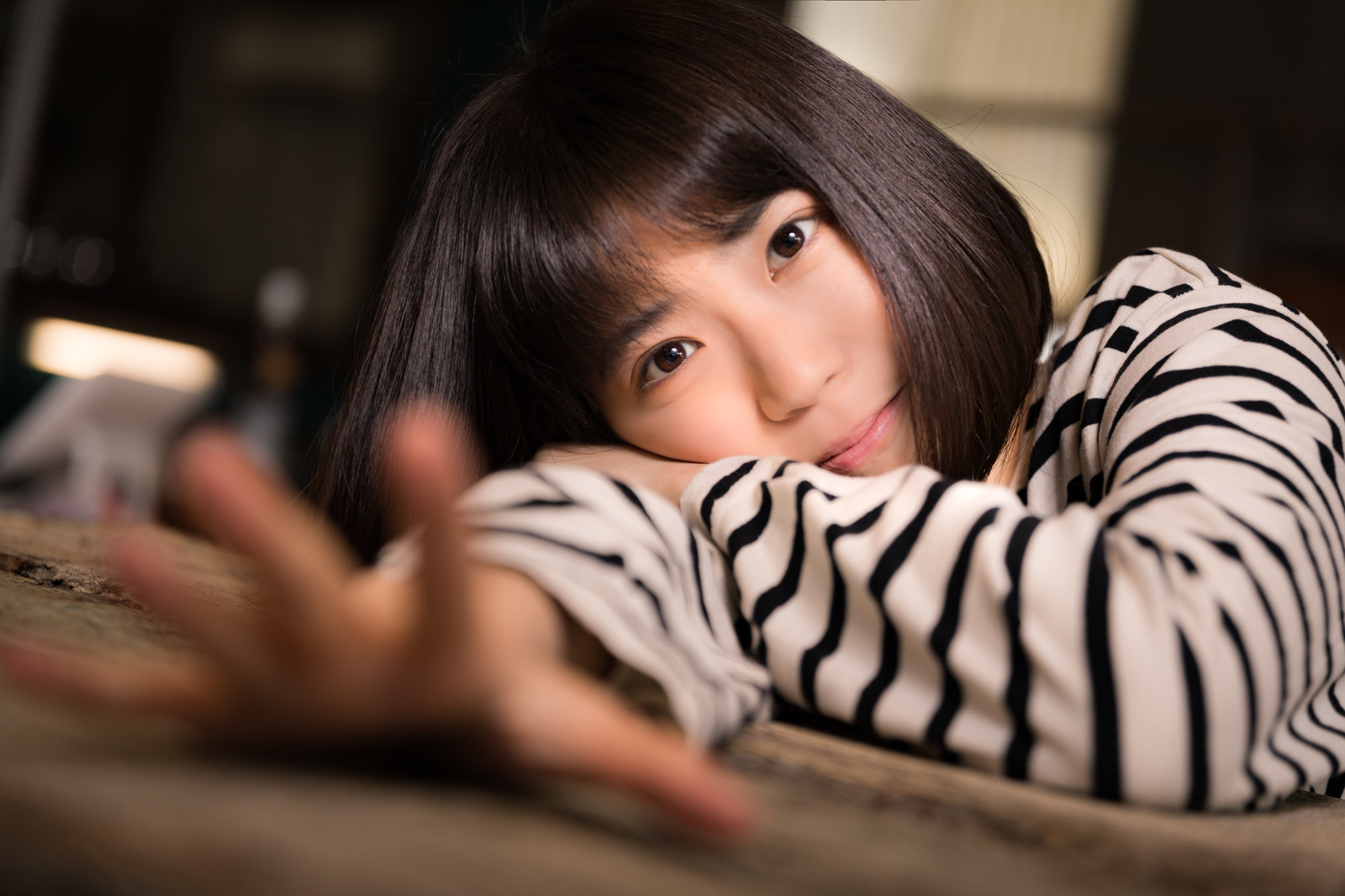 こっちきてよ!と言う女性 お金の稼ぎ方よりも使い方の方が大事!恋愛する相手のお金の使い方を見る