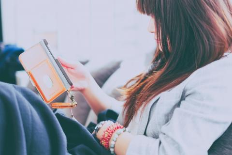 インスタでリア充アピールする女性心理