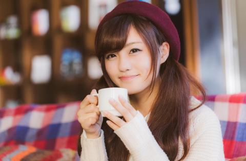 かまってちゃん女性が男性の気を引くために取る行動
