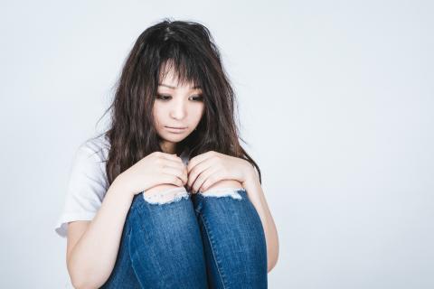 落ち込む女性