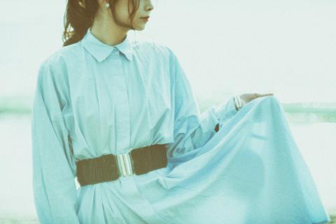 考えている女性