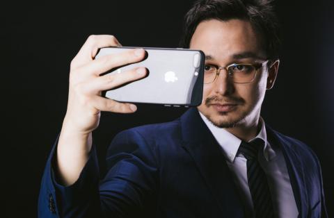中高年のインスタ映えが痛い！高級ホテルの自撮りがキモい
