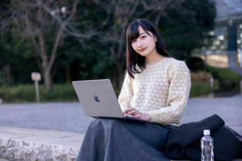 公園からパソコンで情報発信