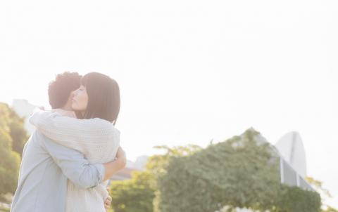 恋愛依存症の女性から男性が逃げる理由とは？美人なのに男性が逃げ出す恋愛依存症の特徴