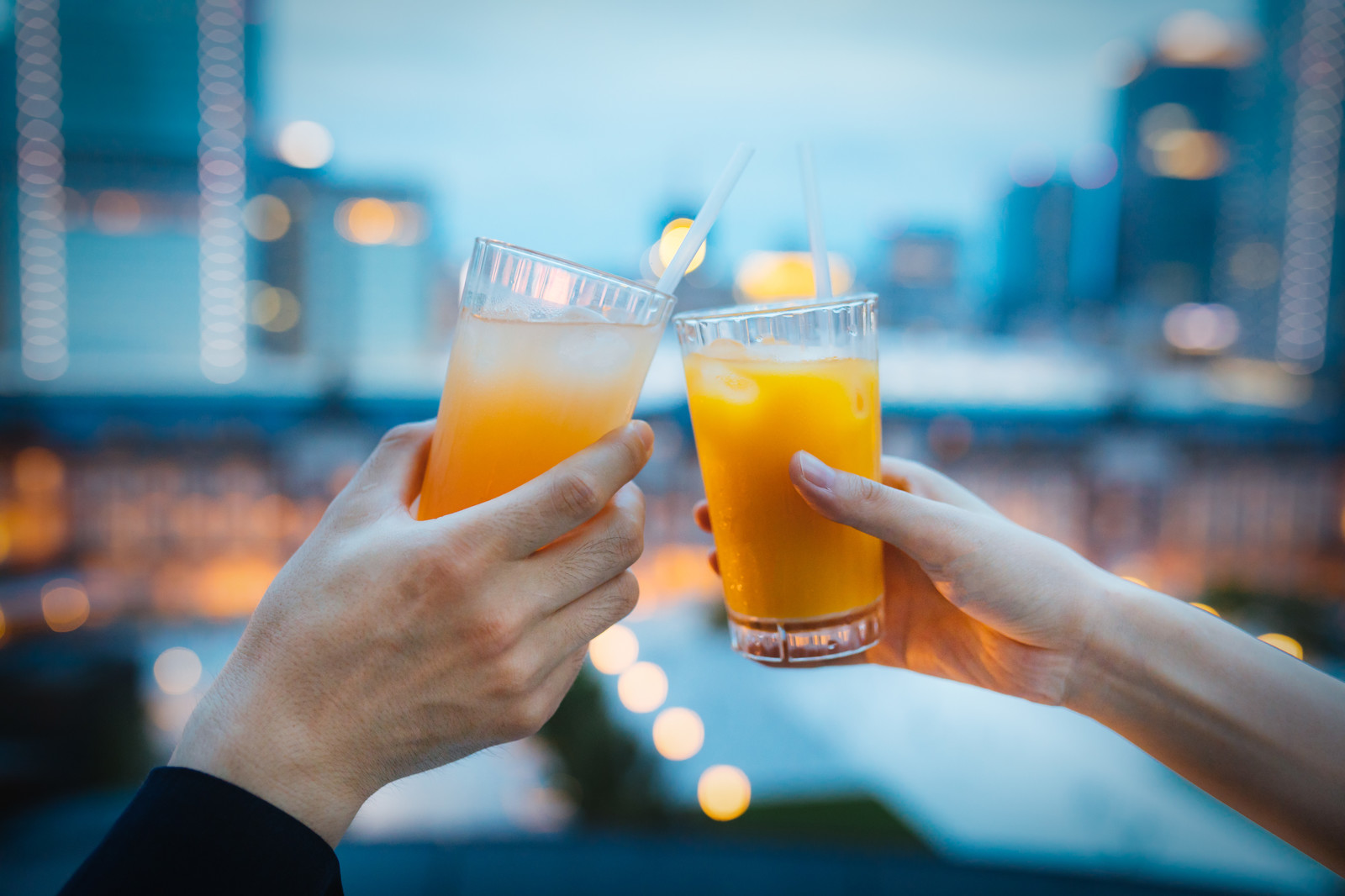 ジュースで乾杯! 男性が女性の友達に対して感じていること