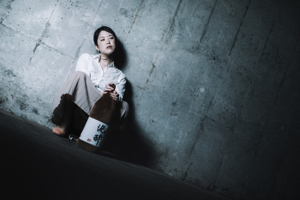 ホストクラブにお金をつぎ込んでしまう女性の末路